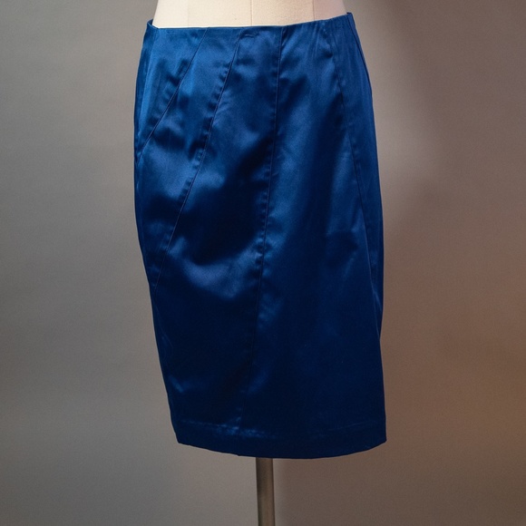 H and M bright blue skirt - Picture 2 of 10